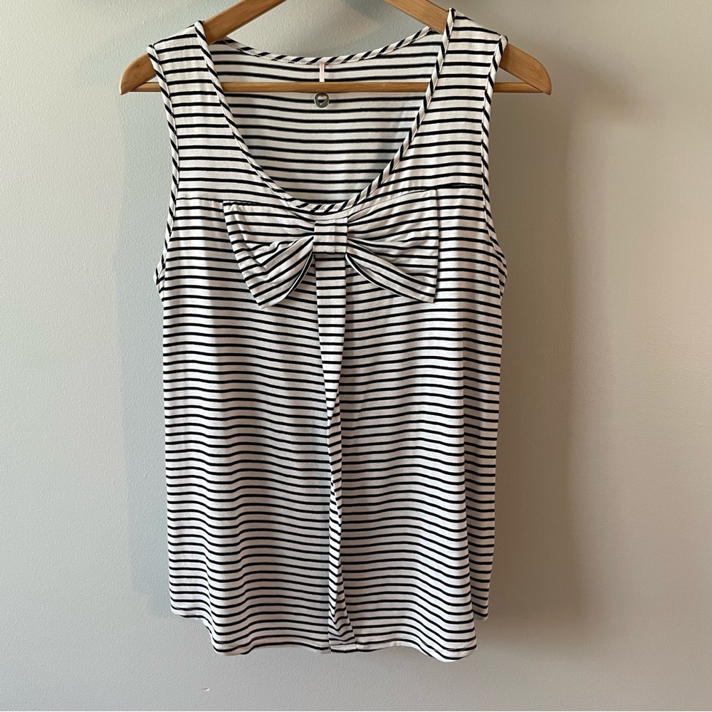 🐝🐝🐝 Darling black & white Robin K knit top with bow design at neck, L, EUC